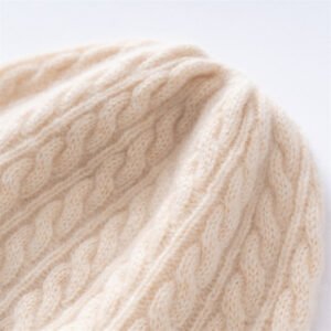 Seasonal color-blocked knitted cashmere hat is fashionable, casual and versatile for commuting