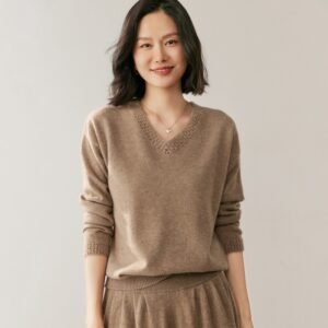 Women's cashmere sweater with hollow collar, loose pullover sweater, lazy style inner layer